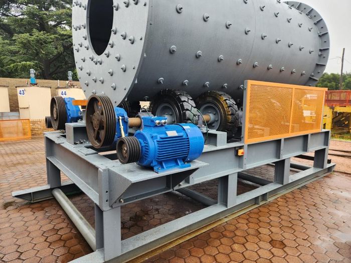 Ball mill assembly with drive